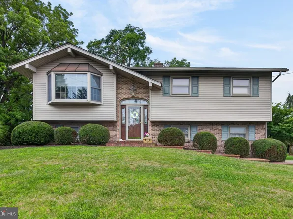 20 Locust St, Talmage, PA 17580