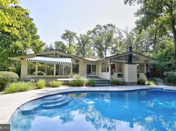 7104 Oak Forest Ln, Bethesda, MD 20817