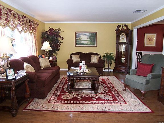 4th image of 52 Miller Ave