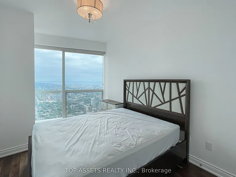 388 Yonge St #6905 — Photo 6