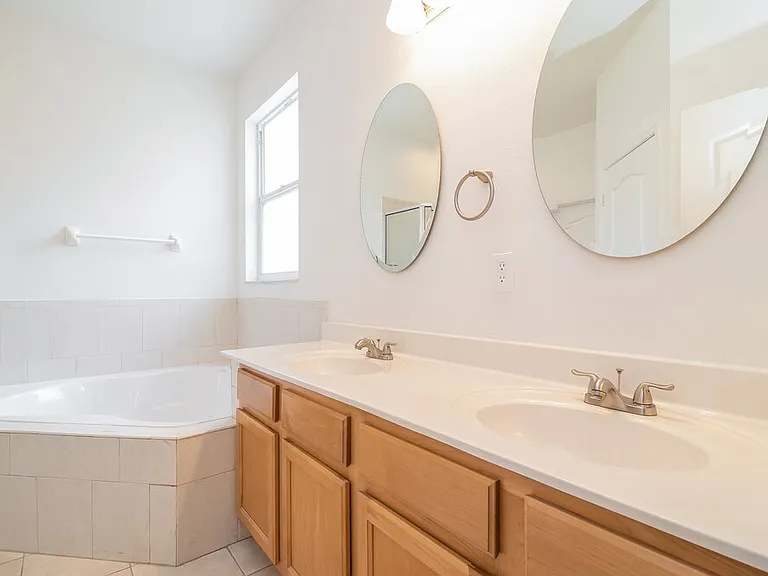 1136 Cherry Valley Way — Photo 10