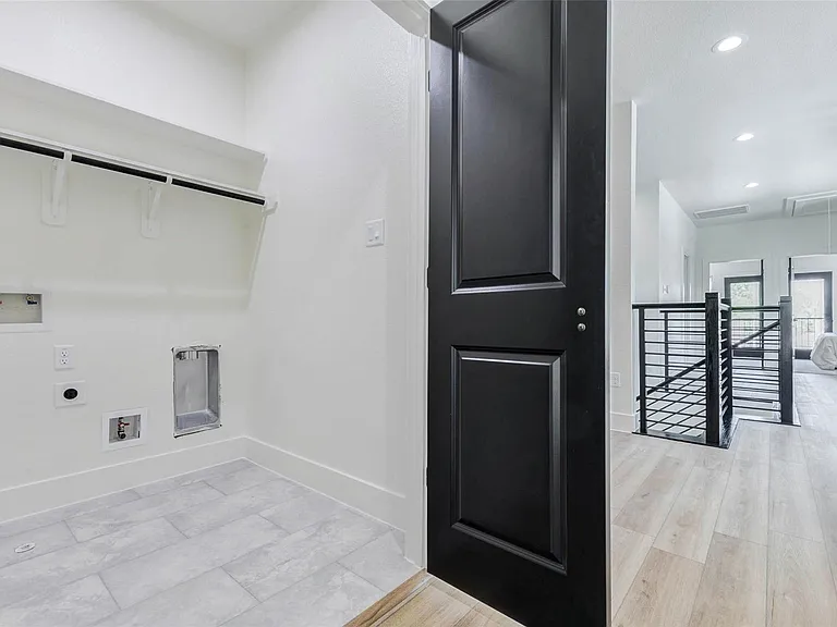 7115 England St #C — Photo 16
