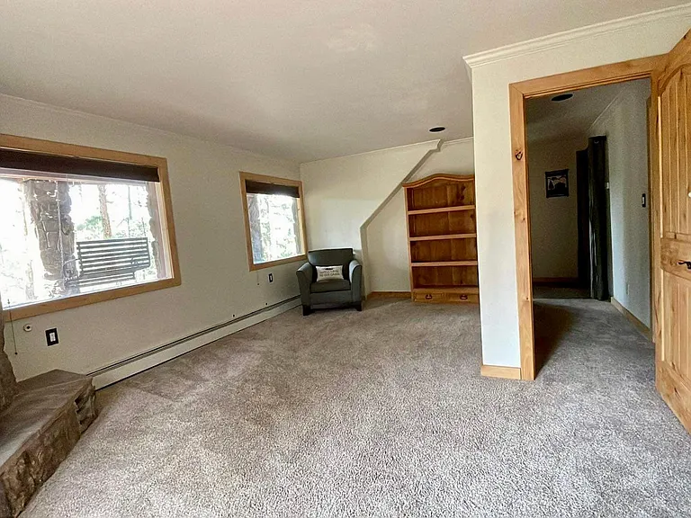 Bonus space/ office/ 4th bedroom on ground level