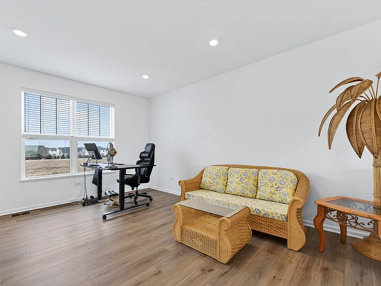 25631 W Wakefield Dr — Photo 14