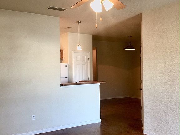 5th image of 1910 Charleston Ct APT A