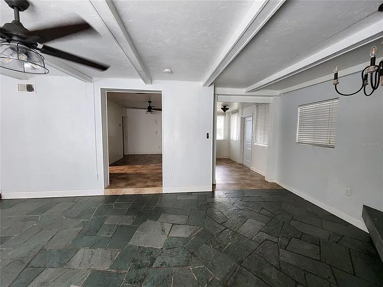1014 NE 10th Pl — Photo 13