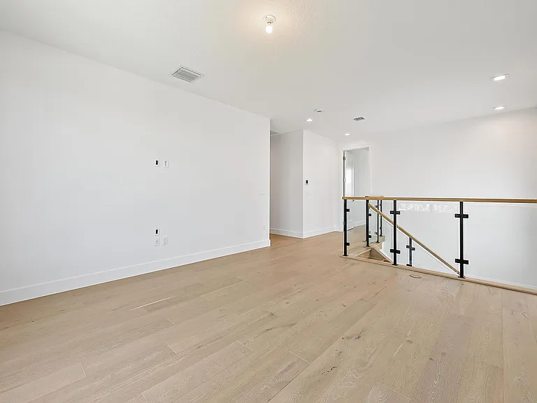 20471 Southernwood Ave — Photo 23