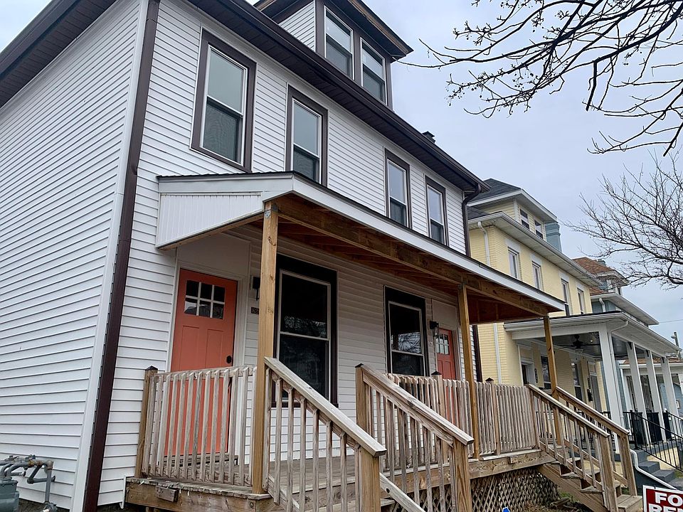 1628 side of duplex on Greenway Ave