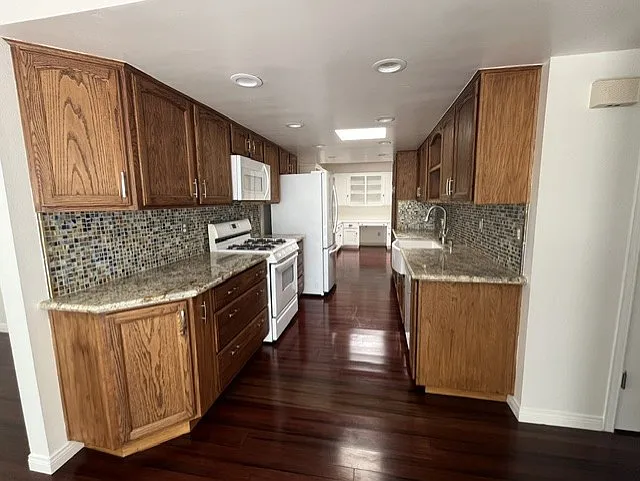 291 Janet Ave — Photo 3