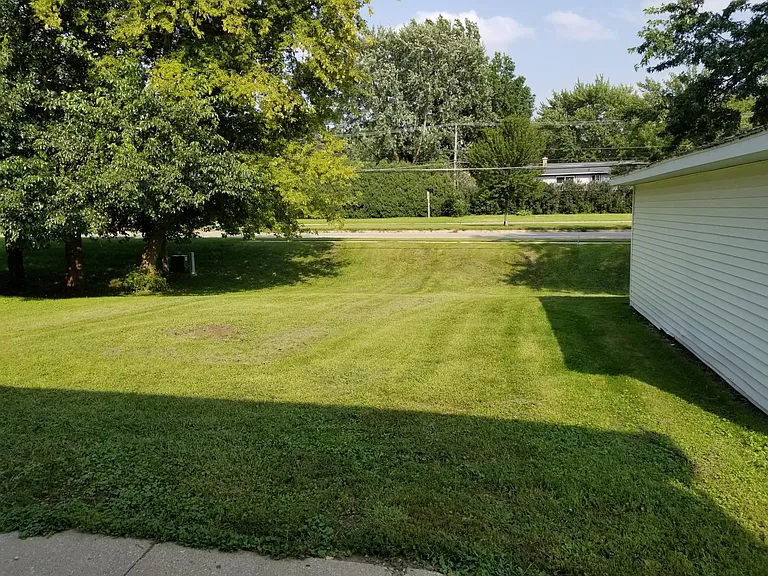 1502 Delta Dr — Photo 3