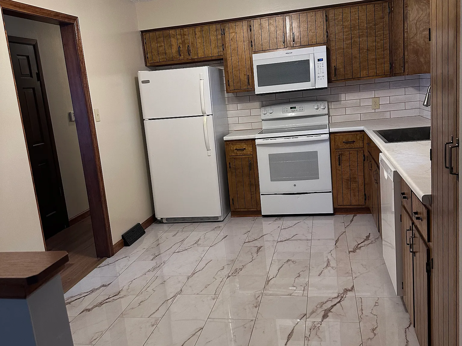 3 bed, 1800 sqft, $1,625 — Photo 4
