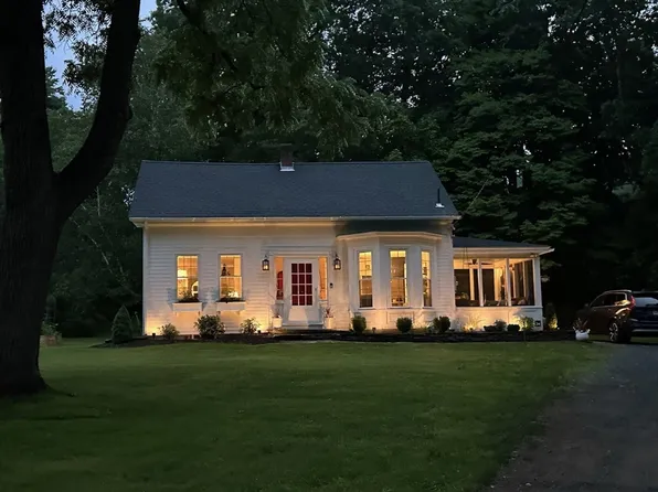 34 Baker St, Amherst, MA 01002