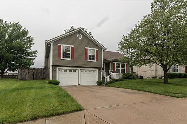 1st image of 812 NE Aaron Dr