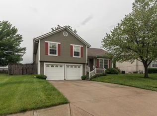 812 NE Aaron Dr, Lees Summit, MO 64086