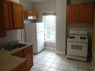 1022 W 31st Pl APT 2R, Chicago, IL 60608