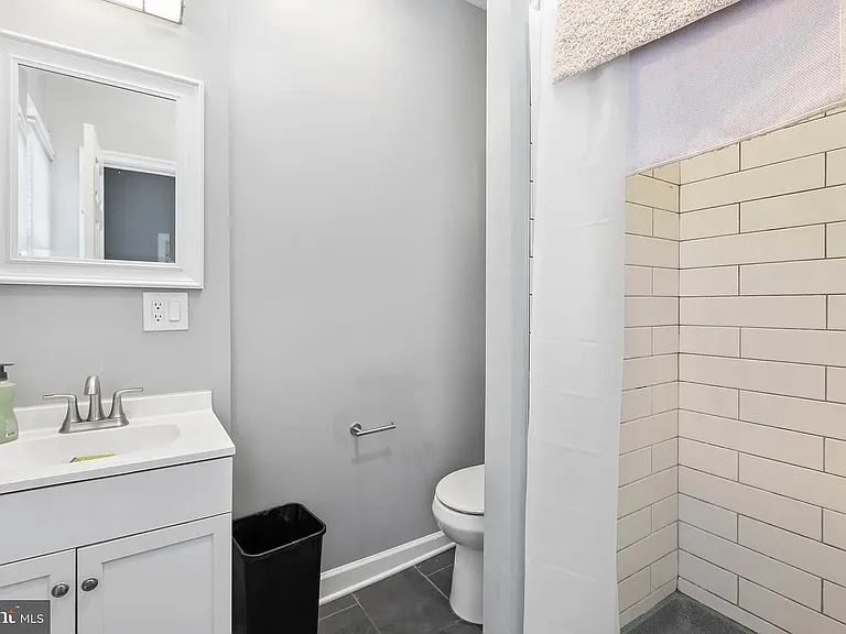 1321 Rowe St #C — Photo 6