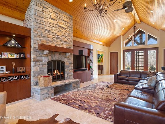 4th image of 1302 Woodland Ln