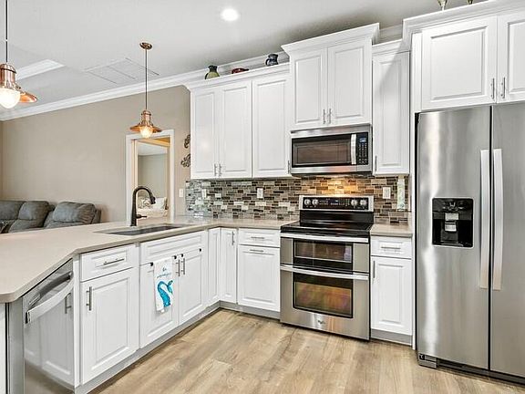 5th image of 472 SW Vista Lake Drive