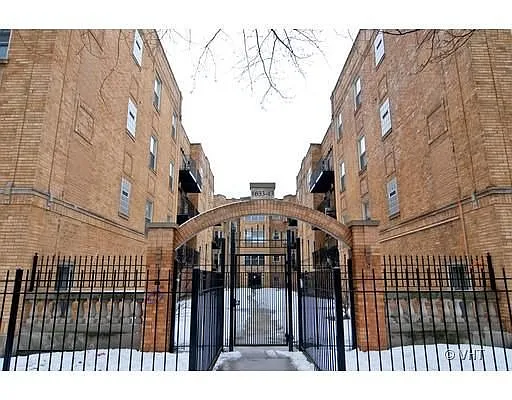 1635 W Farwell Ave S #1 photo 1