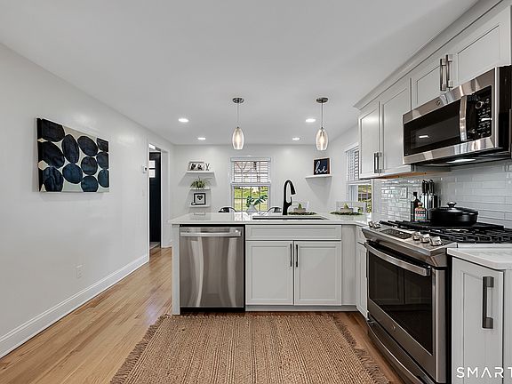 5th image of 18 Foxridge Road