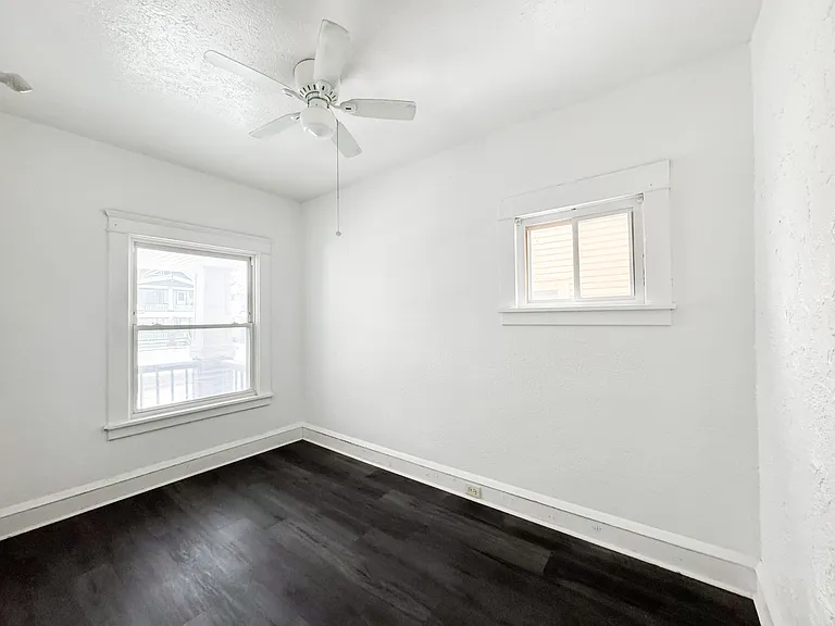 3 bed, 1.0 bath, 1200 sqft, $1,300 — Photo 5