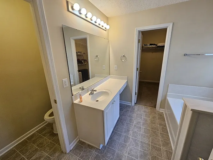 207 Hope Creek Dr — Photo 12