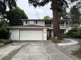 707 Charleston Ct, Palo Alto, CA 94303