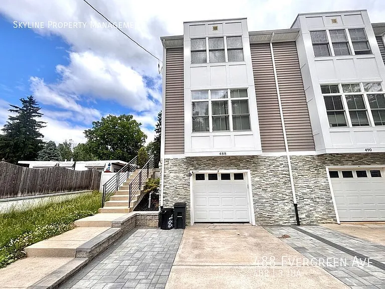 488 Evergreen Ave — Photo 2