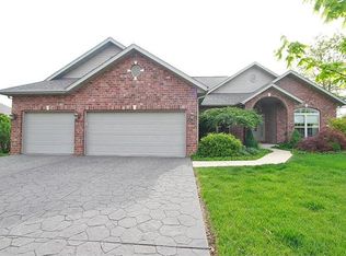 2812 Woodfield Dr, Maryville, IL 62062