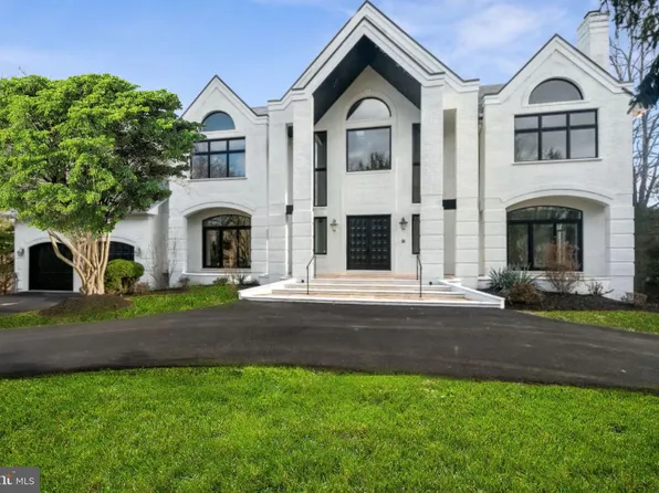 209 River Bend Rd, Great Falls, VA 22066