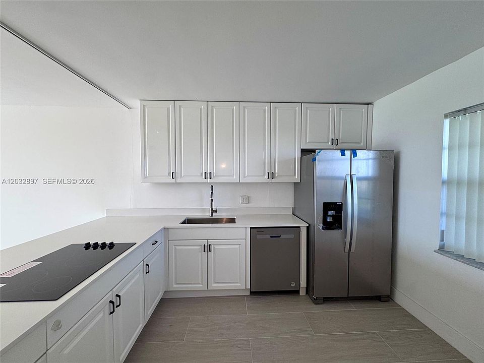 1st image of 575 Oaks Ln APT 1008