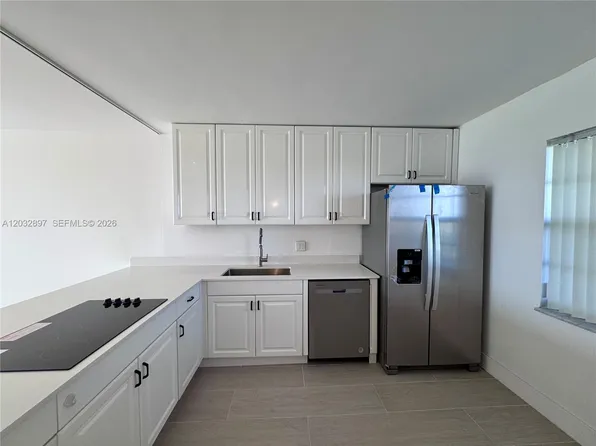 575 Oaks Ln APT 1008, Pompano Beach, FL 33069