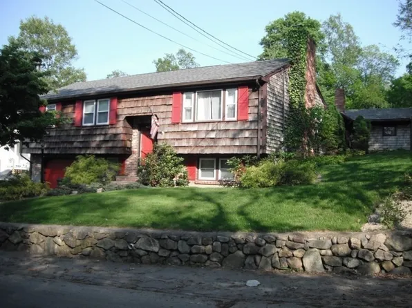99 School St, Avon, MA 02322
