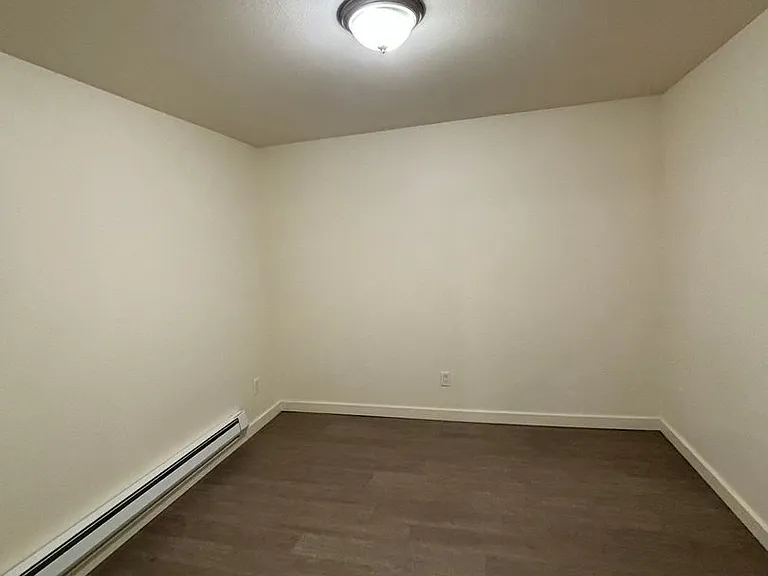 Thorndyke Apartments — Photo 10