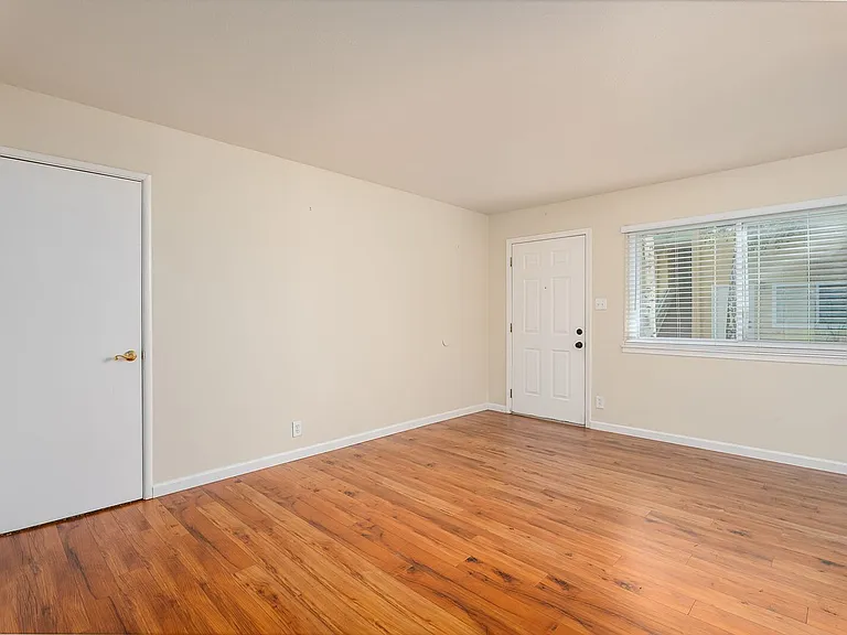 2732 San Jose Way — Photo 15
