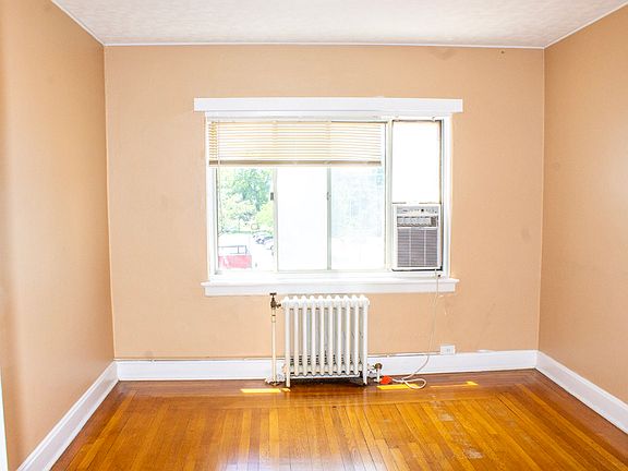 3rd image of 5822 Hamilton Ave #1