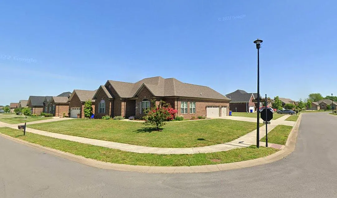 3 bed, 1958 sqft, $2,275 — Photo 2