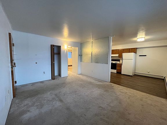 3rd image of 77 Slater Dr APT 2