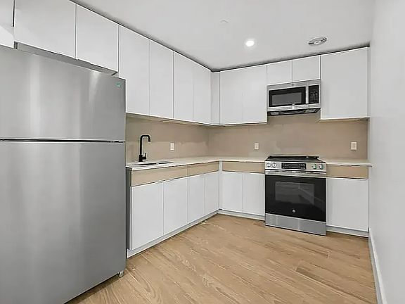 4th image of 175 Rochester Ave #1RC