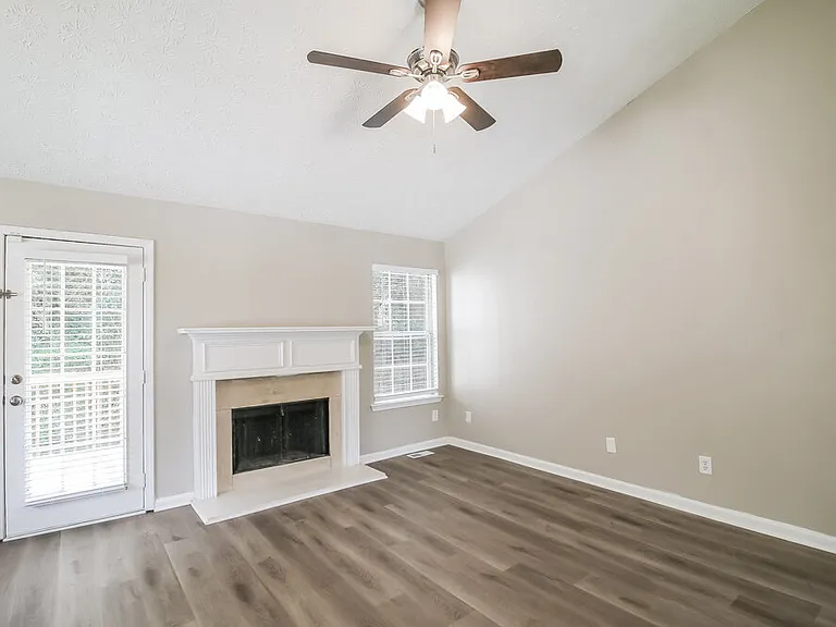 7460 Royale Ct — Photo 5