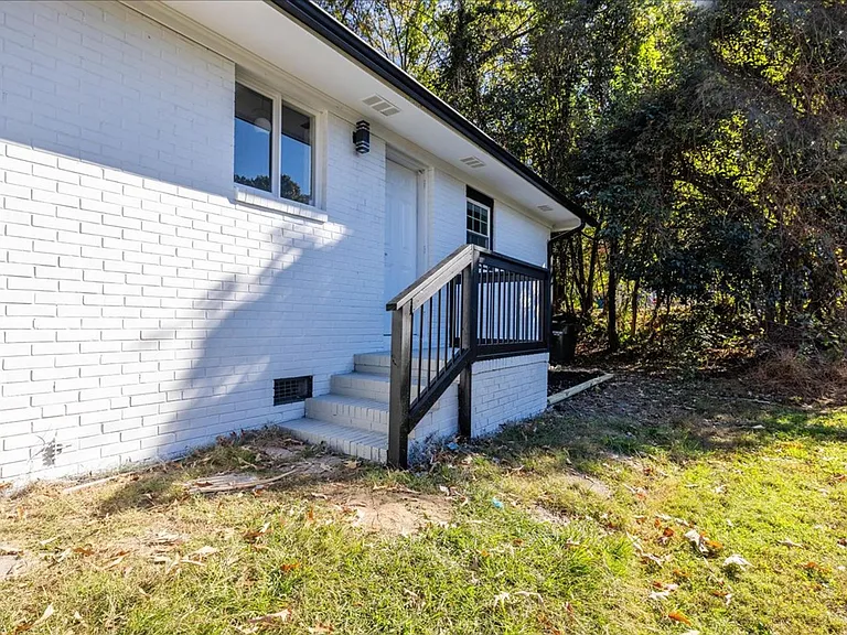 1801 Morehead Ave — Photo 18