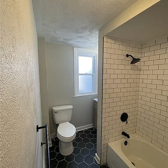 115 Meridan St #1 — Photo 8