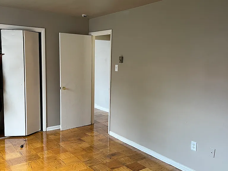 Delton Apartments — Photo 24