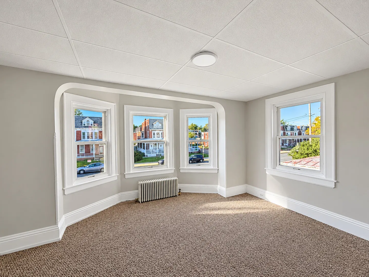 4 bed, $1,300 — Photo 2