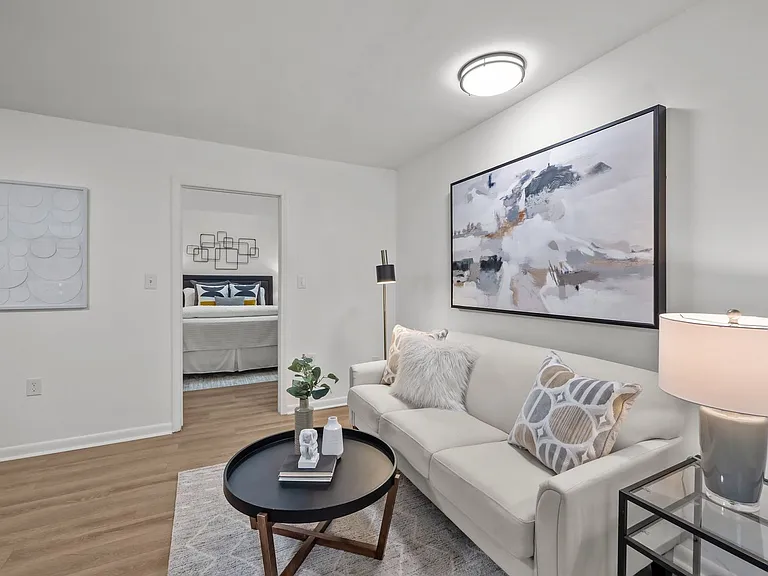 The Kenton Apartments — Photo 2