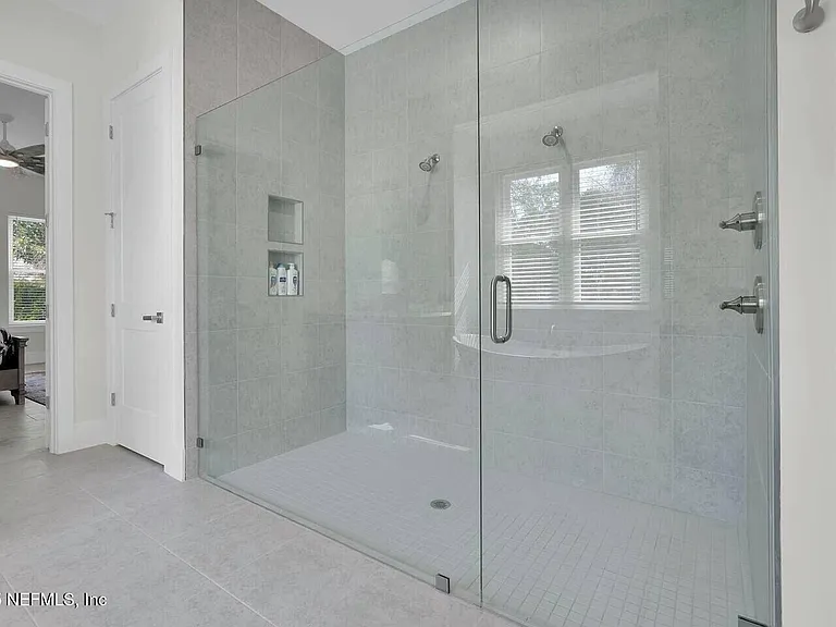 586 A1a N — Photo 18