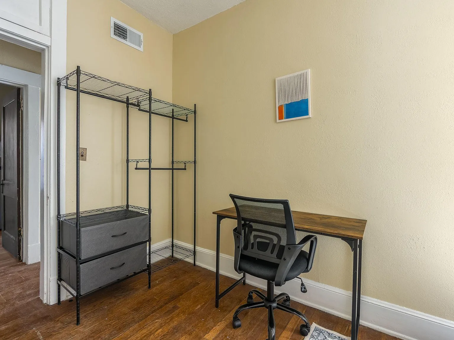 4 bed, 2.5 bath, 2200 sqft, $797 — Photo 3