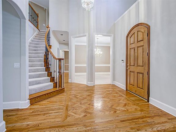 3rd image of 3105 Clymer Dr
