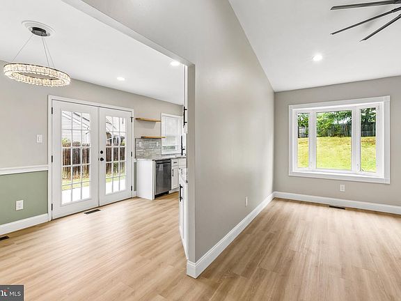 2nd image of 48 Pershing Ln