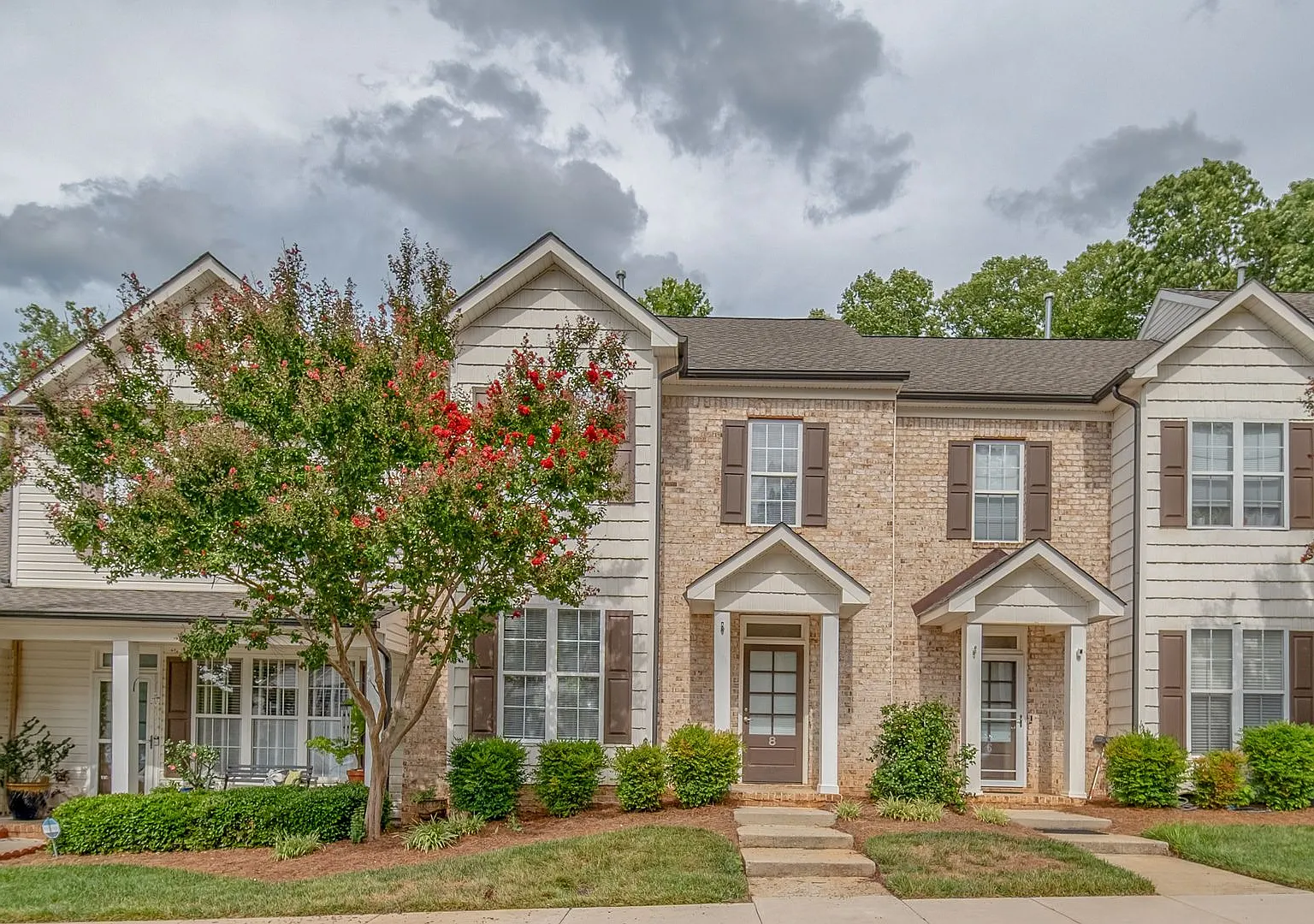 Beautifully Updated 3 Bedroom Home in a Quiet area 8 Hydrangea Ct — Photo 3